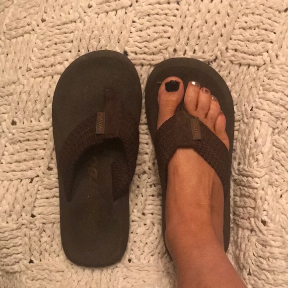 brown rocket dog flip flops